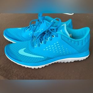 Women’s Nike shoes